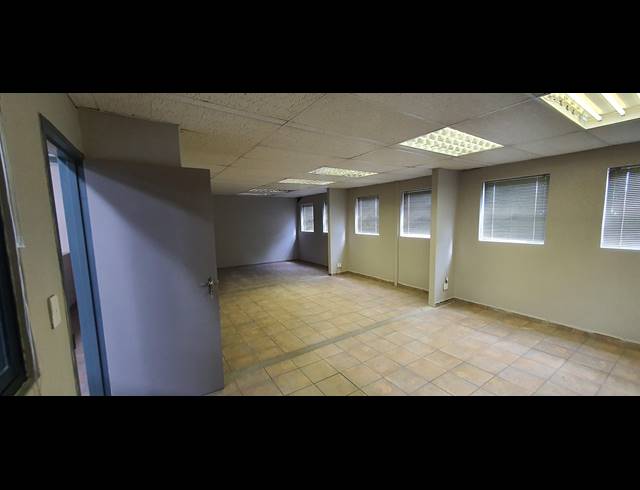 700M² WAREHOUSE FOR SALE IN KILLARNEY INDUSTRIA